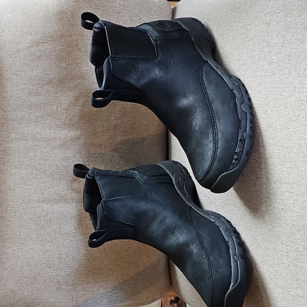LL Bean Men's Newington SlipOn Black Leather Boots, Waterproof, Insulated Sz 10½